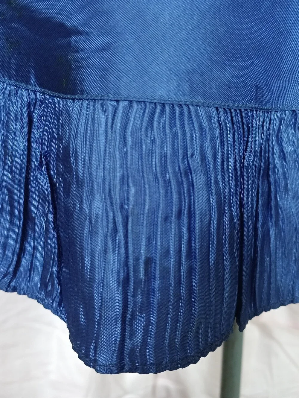 EXQUISITE ROYAL BLUE VINTAGE RAYON SLIP/ DRESS WITH CRYSTAL PLEATS. UNWORN! - Picture 13 of 17